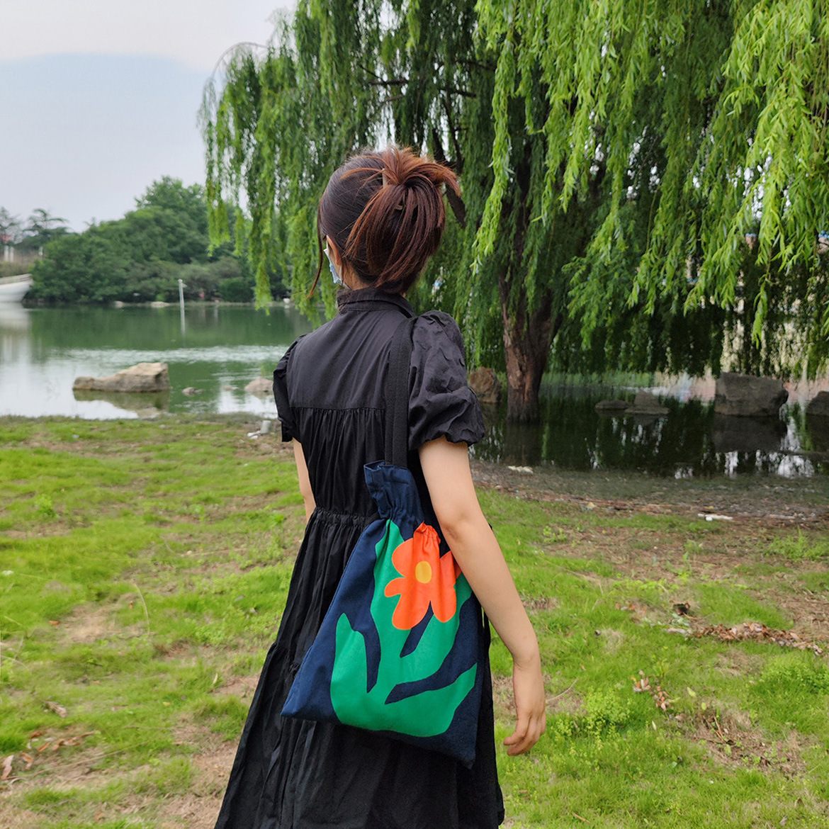 Advanced navy blue canvas creative rose bag, women's drawstring single shoulder tote bag_voghion.com