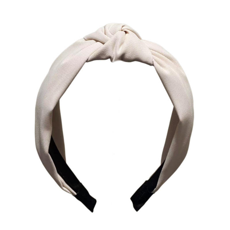 11892C off-white knotted model