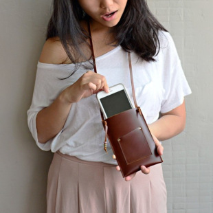 Small Neck Cowhide Mobile Phone Bag Retro Simple Women's Single Shoulder Oblique Portable Travel Bag