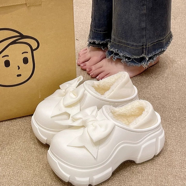 Модные и универсальные водонепроницаемые и нескользящие новые хлопковые туфли 2025 года с бантом для женщин, уличная домашняя и уличная одежда на толстой подошве с плюшем