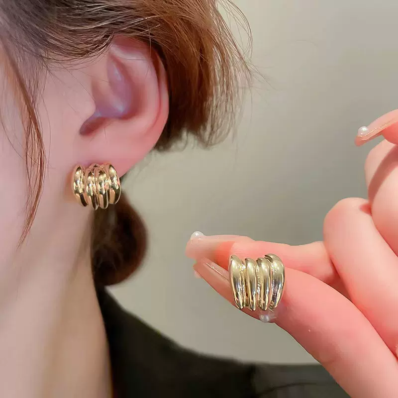 时尚简约个性香蕉形状C形耳环 网红同款小香风小众百搭耳钉配饰