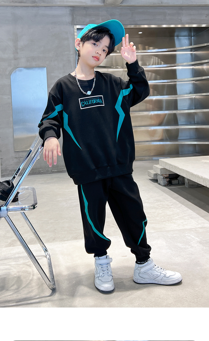 The 2022 new autumn collection for Boys from Zhongda Tong is a stylish two-piece set with lightning prints for the spring and autumn season pic 8