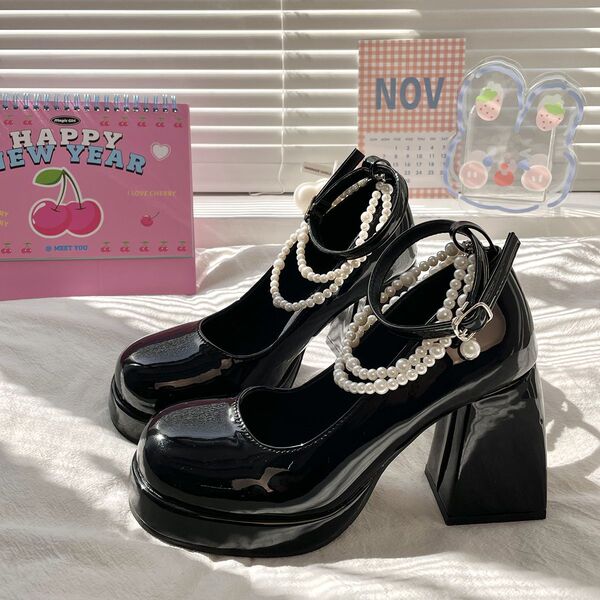 Retro Mary Jane shoes with bow