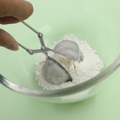 Powder spreader 304 stainless steel handheld mini flour sieve for sprinkling icing sugar cocoa powder matcha small mesh baking tool