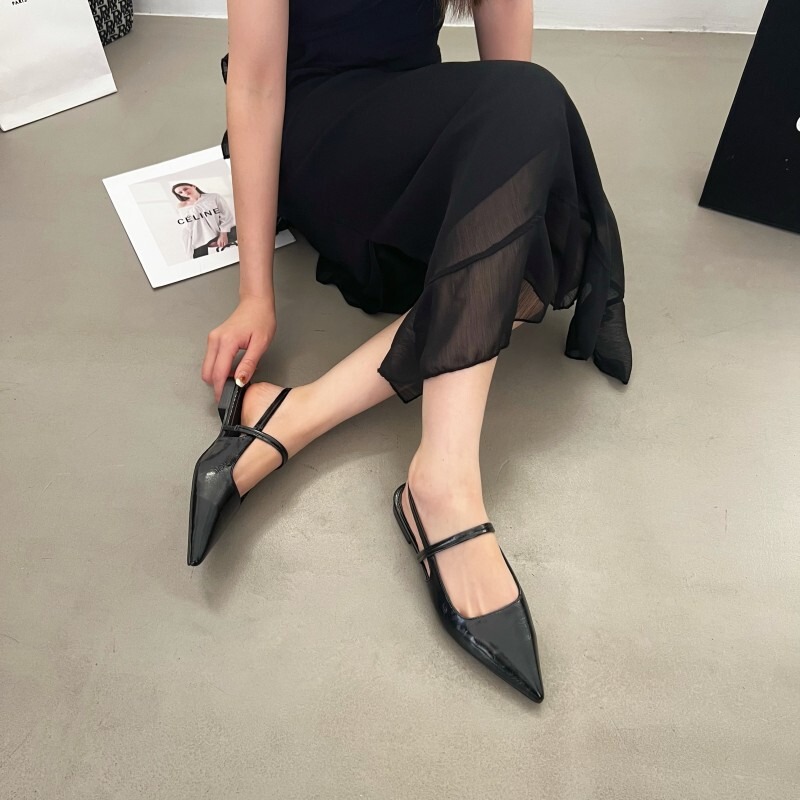 Minimalist European and American Style Cool Girl Pointed-Toe Kitten Heel Closed-Toe Mid-Heel Sandals, Flats, High Heels Minimalist European and American Style Cool Girl Pointed-Toe Kitten Heel Closed-Toe Mid-Heel Sandals, Flats, High Heels
