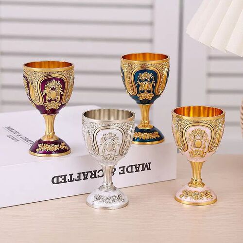European-style metal, one or two wine glasses, white wine, a sip, high-footed cups, household creative alloy, wedding high-end retro