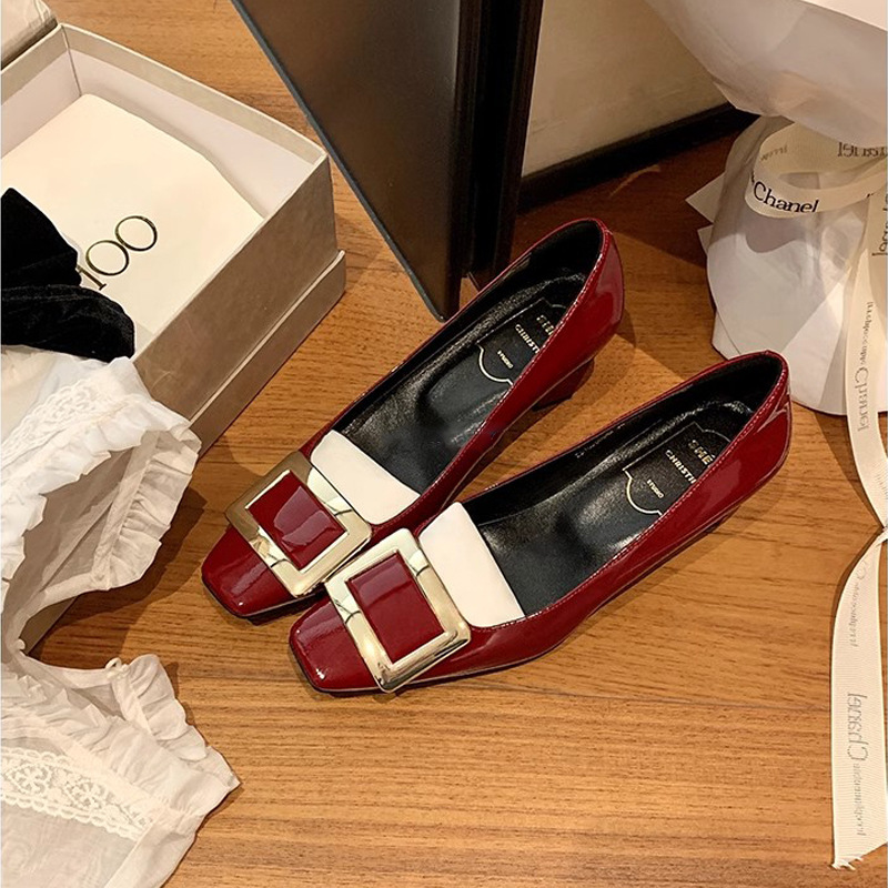2025, primavera nuevo estilo retrógrado francés, cabeza cuadrada de talón grueso, zapatos de talón alto para mujeres