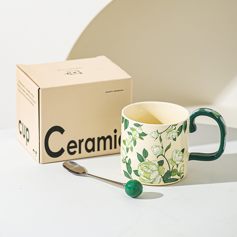 Celebridades de Internet Taza de lujo ligera retro Iris Taza de agua Camellia Taza de cerámica de gran capacidad Taza de cerámica Caja de regalo Pareja