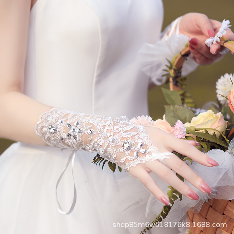 新娘手套中长款粘水钻蕾丝绑带手套拍照派对婚纱礼服配饰勾指手套