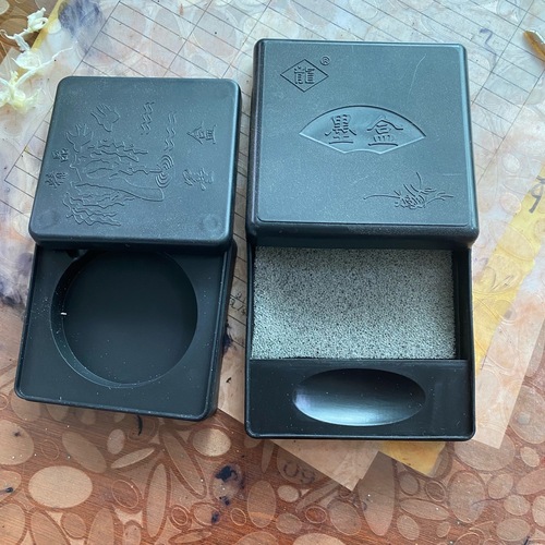 Wholesale 4-inch plastic inkstone for primary school students, training class plastic square inkstone with lid, Tai Chi Bagua Mohai inkstone