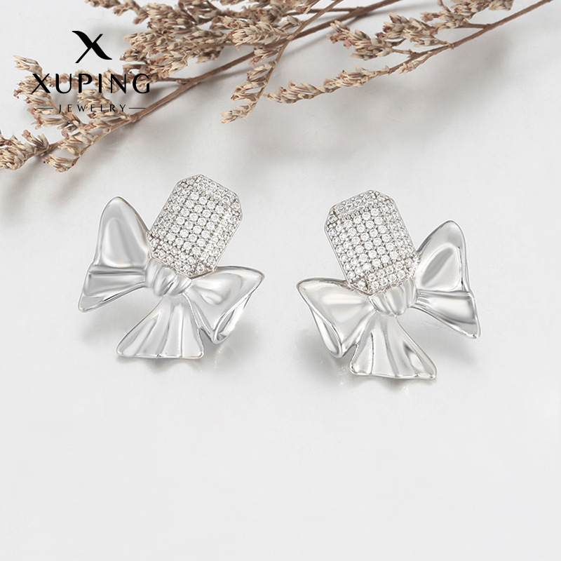 Xuping micro gemas artificiales aleación de cobre chapado arco blanco pernos de arco simple elegante temperamento auriculares al por mayor mujeres