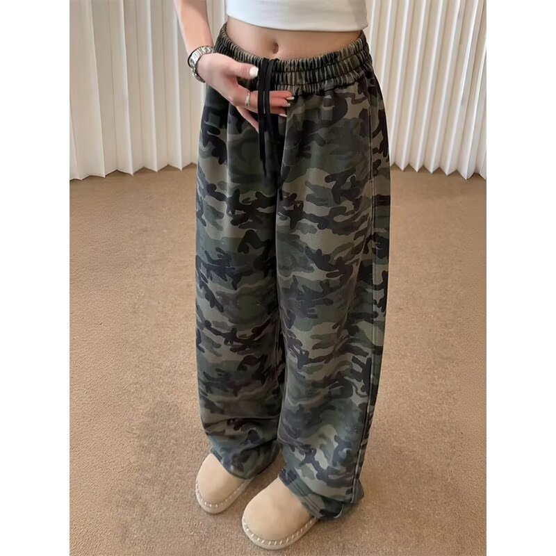 American retro camouflage casual sports pants for men and women, street style, spring and autumn, loose fit, versatile wide-leg straight sweatpants American retro camouflage casual sports pants for men and women, street style, spring and autumn, loose fit, versatile wide-leg straight sweatpants