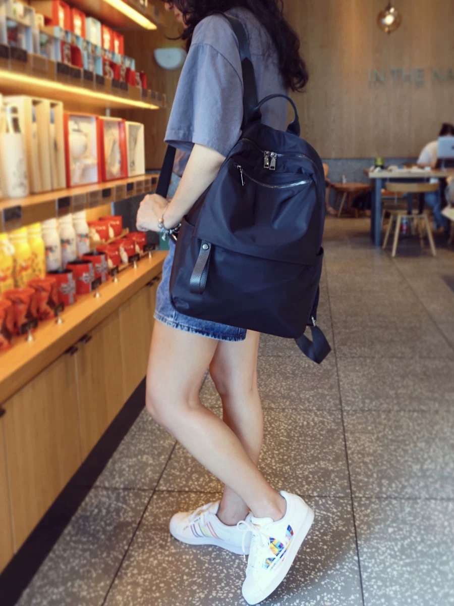 검은색