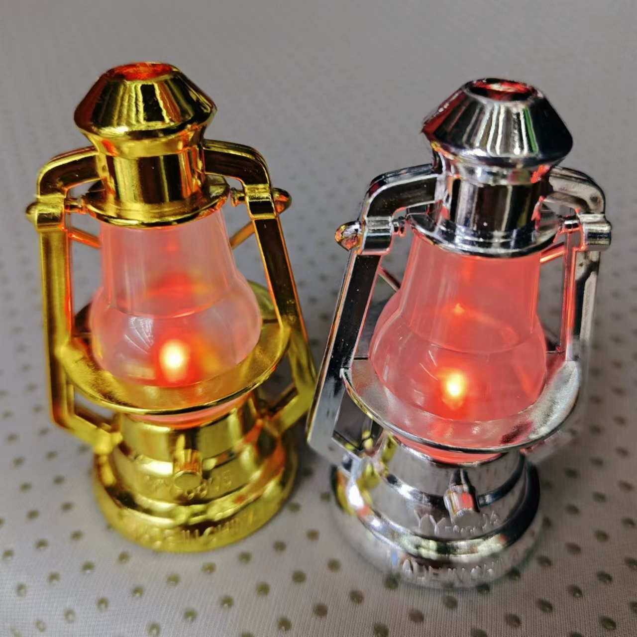 Светодиодный брелок-фонарик в виде лошади для лампы Будды, красный свет, оптом, практичный подарок, 2 юаня в магазине 8805