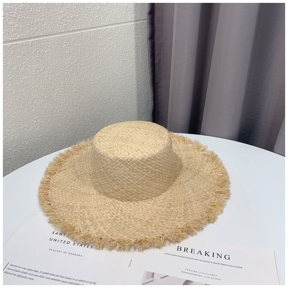Cappello da sole estivo in stile Hepburn con lacci, alla francese, in paglia, con fiocco in rafia e bordo sfrangiato, stile Hepburn, con ampia tesa._voghion.com