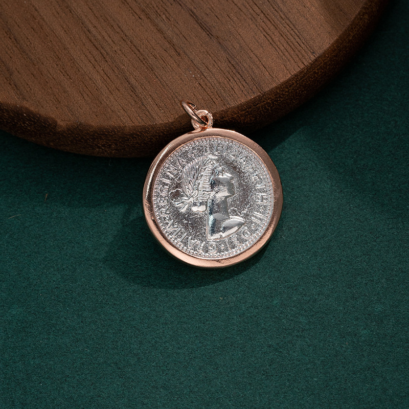 La exquisita sensación de la luna británica con seis peniques de amor moneda de suerte colgante de monedas retro de la reina