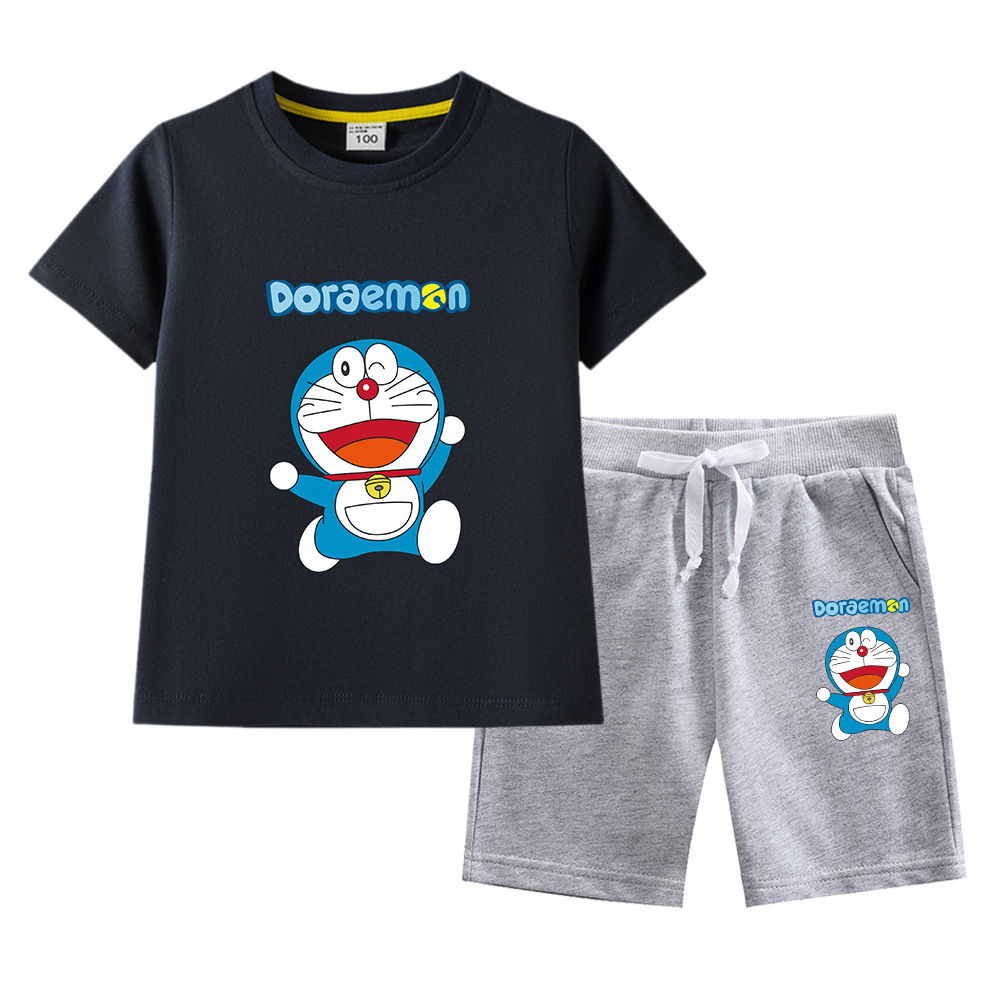 블랙 T + 그레이 팬츠