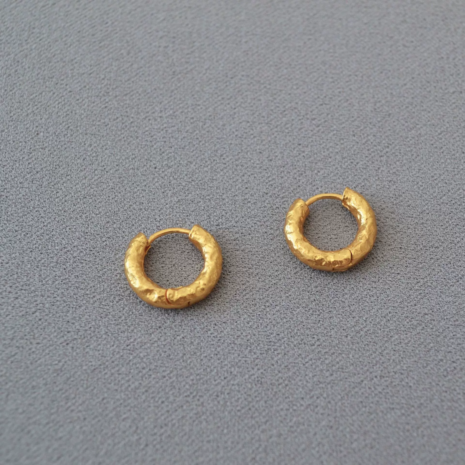 Retro elegant brass earrings, European style, french style, simple and elegant design