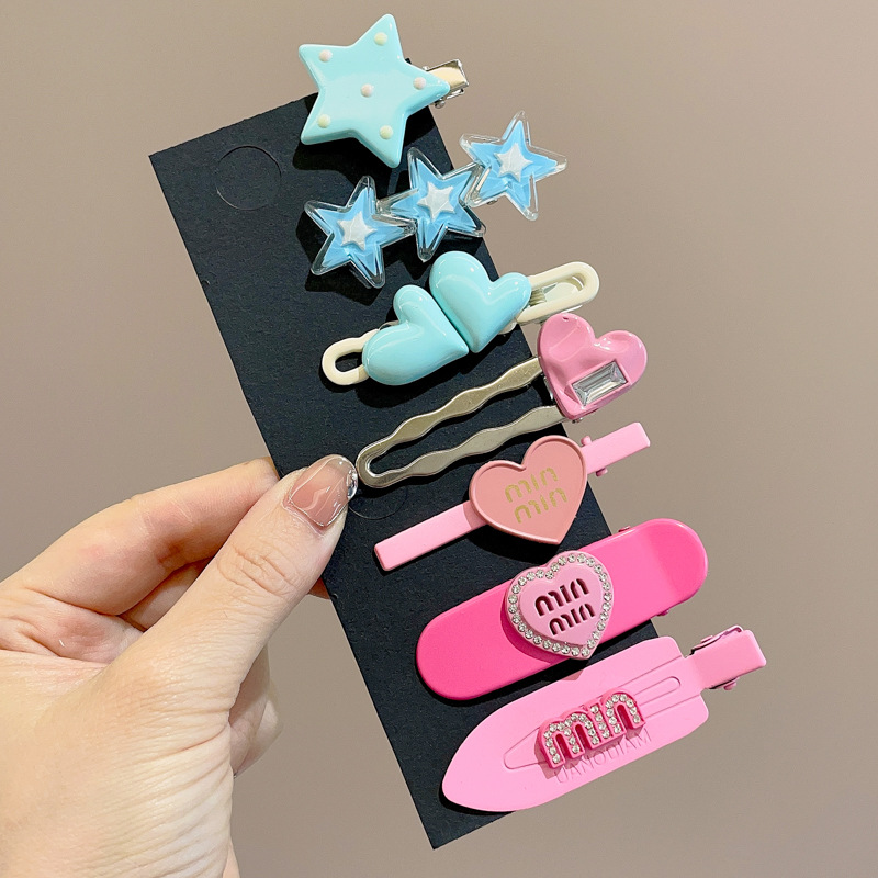 Sweet Cool Metal Hairpin Mujeres 2025 nuevo estilo de alto nivel frente fresa cabello cortado oreja lateral clips adornamiento para el cabello