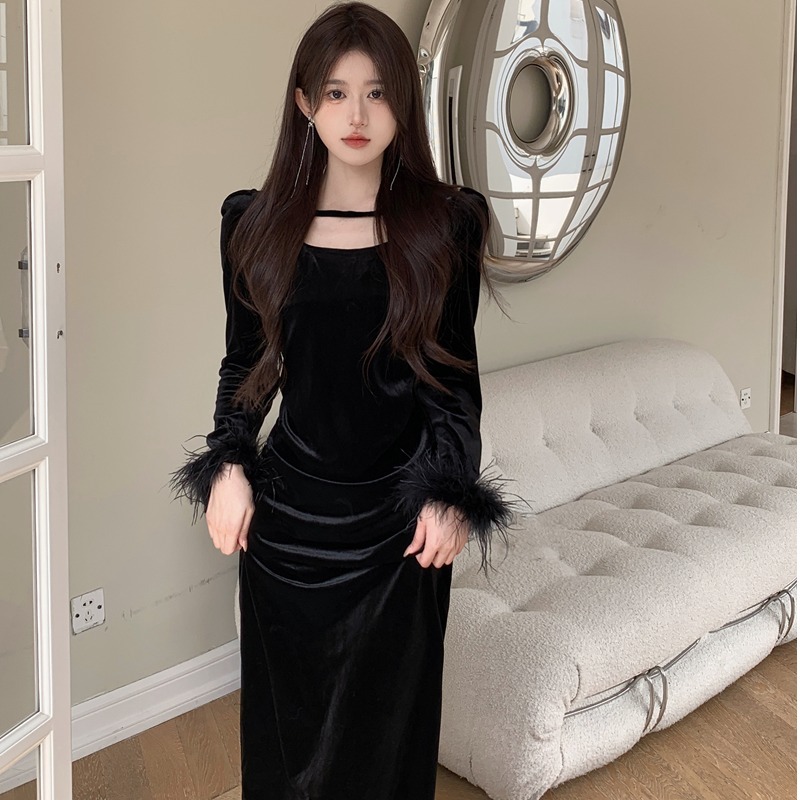 早秋黑色法式金丝绒连衣裙2025年新款女装秋季设计感收腰内搭长裙