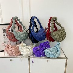 Niche cloud-shaped bag: Korean-style pleated bubble bag: trendy, versatile women's down-filled casual shoulder/underarm bag; crossbody dumpling-style purse