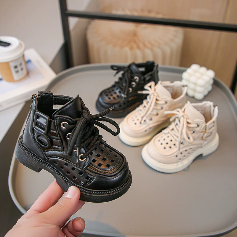 Детская кожаная обувь 2024 года, весна и лето, новые дышащие полая обувь для мальчиков и девочек в Корейском стиле с мягкой подошвой, маленькие детские повседневные сандалии