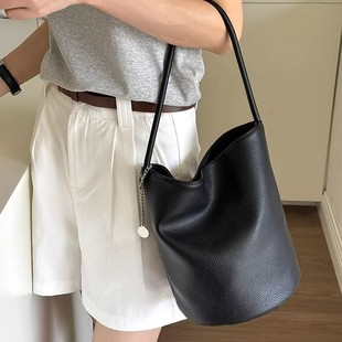 2025 New Korean Niche Casual Pebbled Soft Leather Simple Bucket Bag Fashionable Versatile Shoulder Underarm Bag for Women