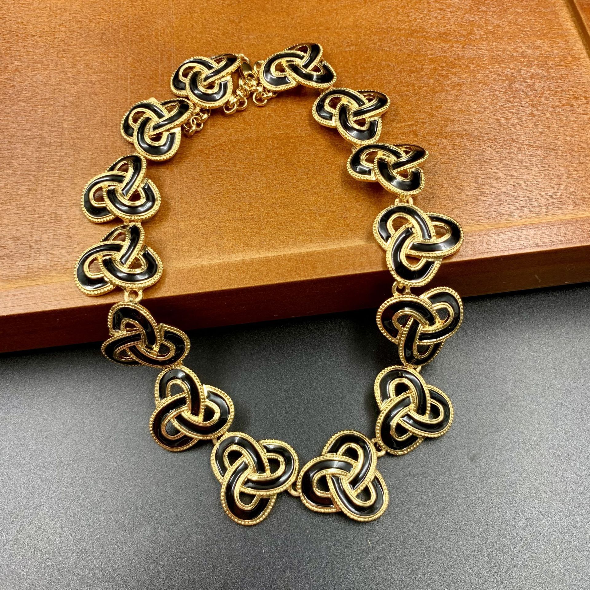Flower line design jewelry set, elegant intellectual simplicity stud earrings necklace set_voghion.com