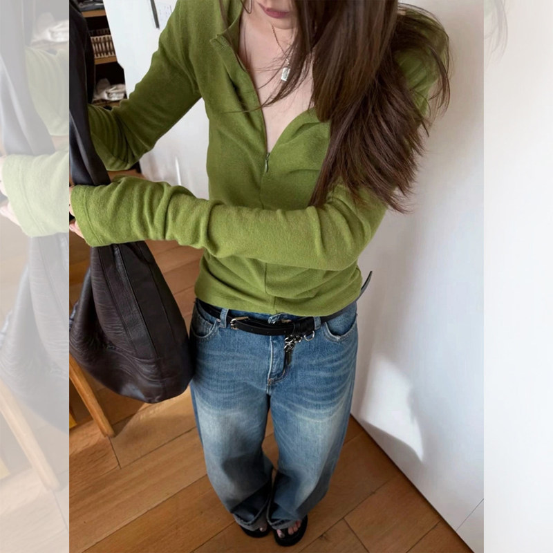 Korean-style green half-zip long-sleeve knit sweater for women, chic, unique, beautiful, and super stylish top for autumn