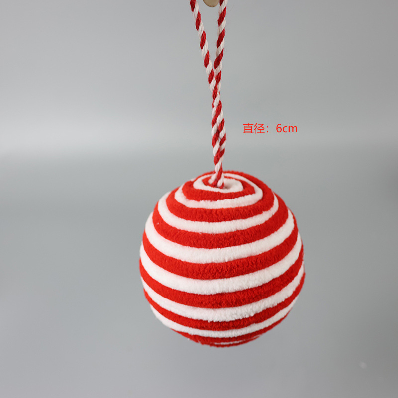 Pequeña bola roja y blanca