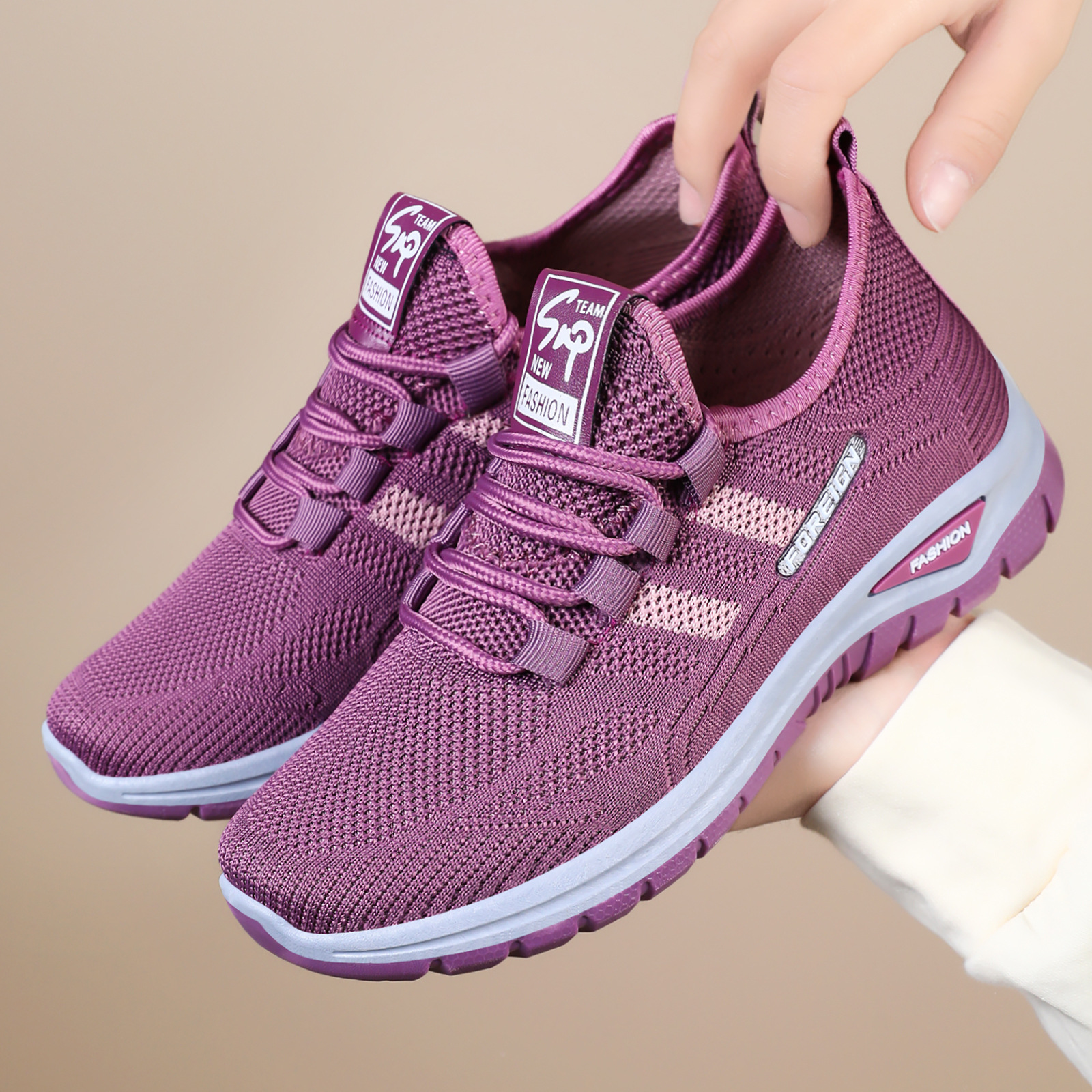 Zapatos de mujer nuevos zapatos casuales de tamaño grande zapatos transpirables de tejido volador zapatos de malla cómodos zapatos de malla ligeros