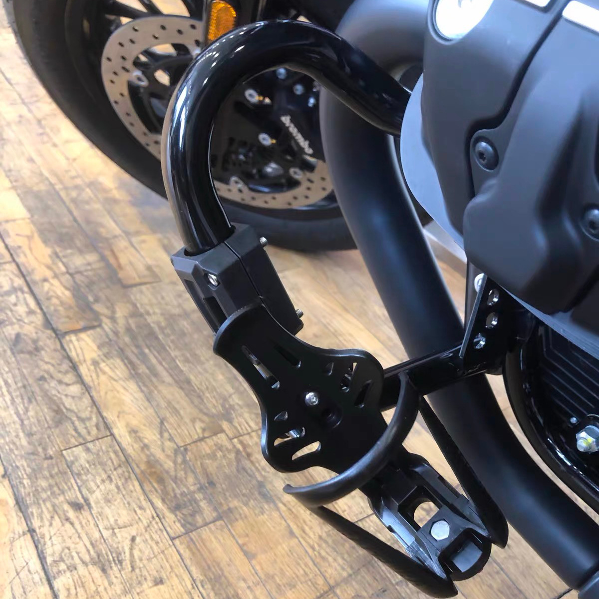 Suitable for Moto Guzzi V7 V9 Guzzi Modified Bumper Engine Guard Bar to Strengthen Anti-Fall Protection