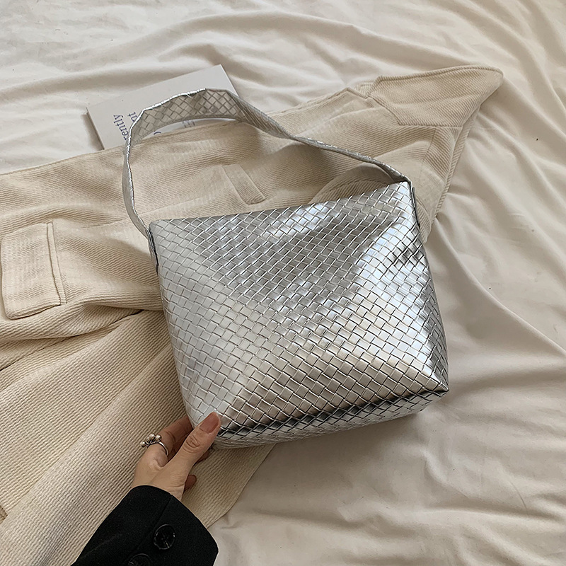 Bolsos de tejido de alta sensación para mujeres 2024 nueva moda coreana bolsas de hombro de viaje simple de gran capacidad
