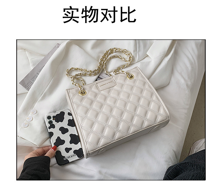 Fashion Solid Color Rhombus Pattern Splicing Chain Underarm Bag display picture 19