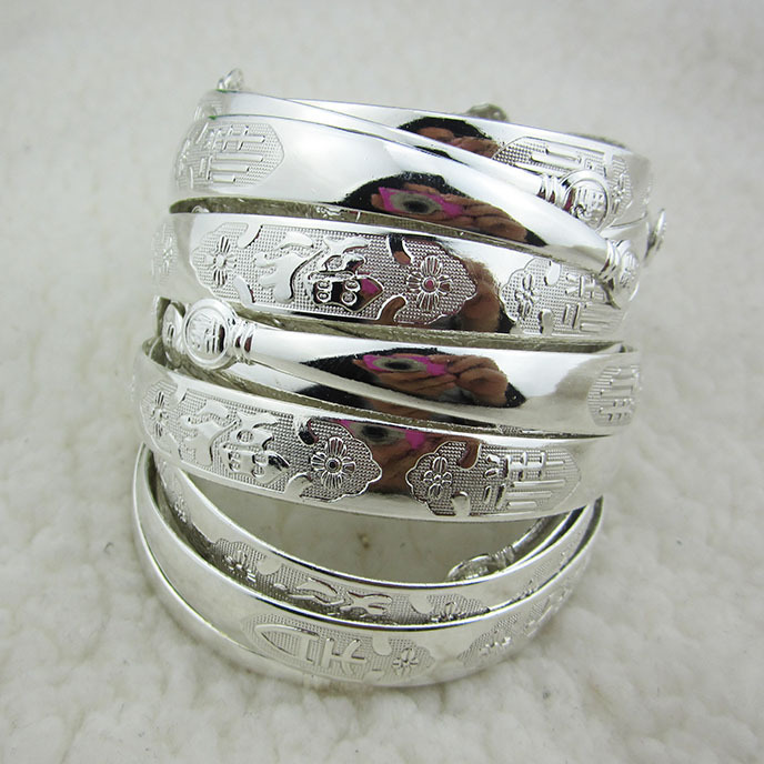 A016D pulsera de plata de imitación + dos yuanes tienda de necesidades diarias dos yuanes tienda Yiwu grandes almacenes Yiwu pequeña mercancía al por mayor