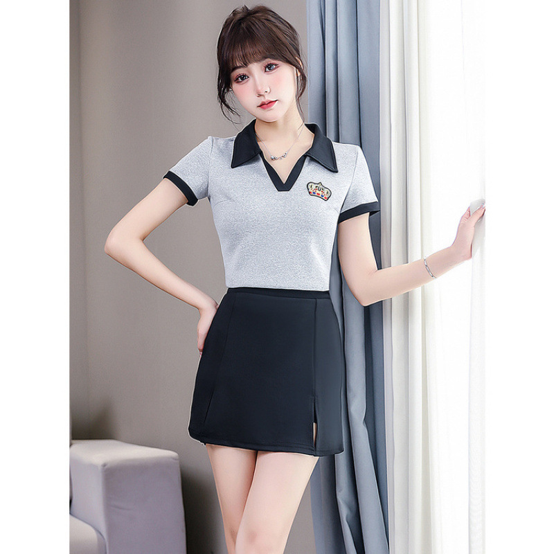 회색 상의 + 검정색 치마바지