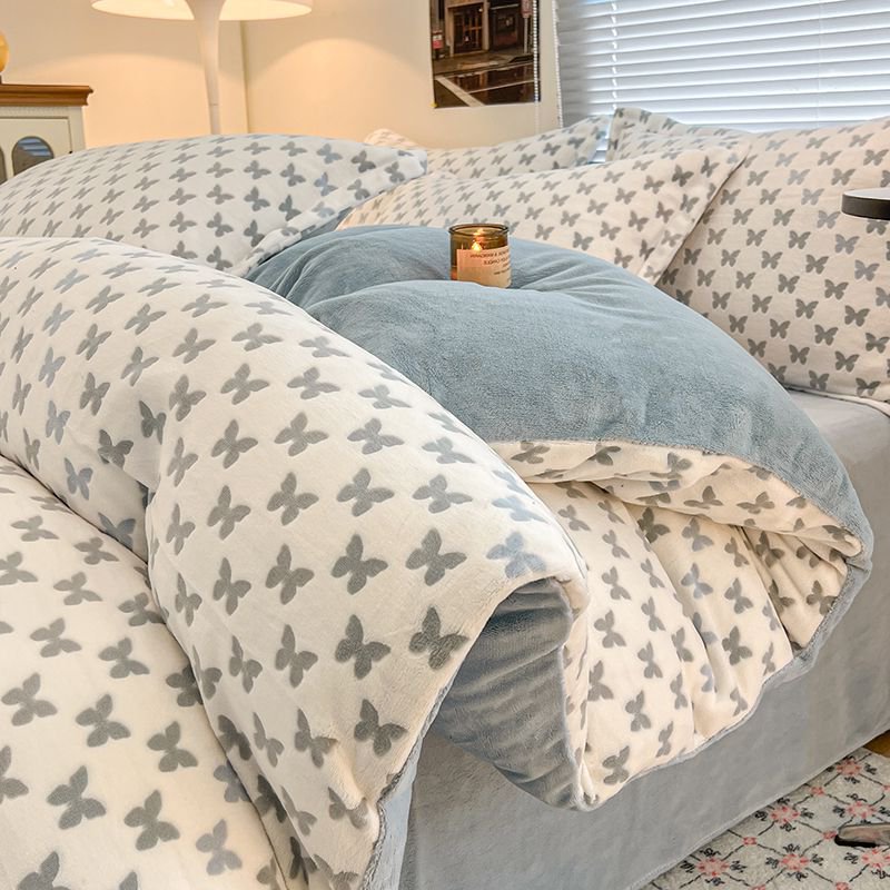 クラスAの牛乳の絨毯のベッドの上の4つのセットの冬の彫刻の絨毯のサンゴの絨毯とベルベットの保温の厚い布団のシーツの3つのセット