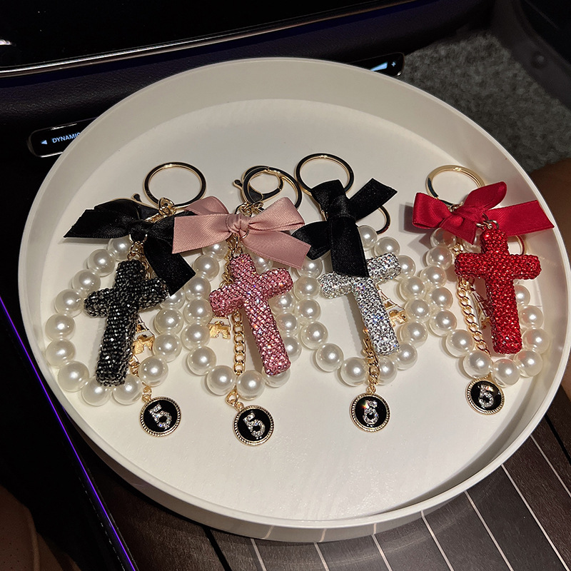 Nuevo arco de perlas de cerámica barro crucifijo llaves coreanas exquisitas llaves de automóviles colgantes bolsos colgantes