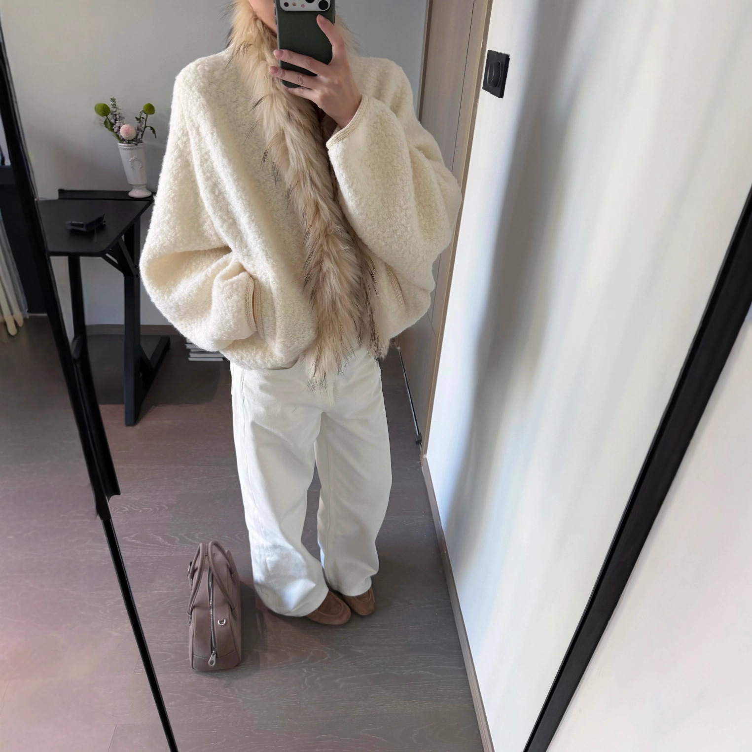 In-Stock Real Fur Collar Batwing Sleeve Woolen Coat for Women, Loose and Lazy Style, Elegant Top, Vintage Cardigan for Petite Women