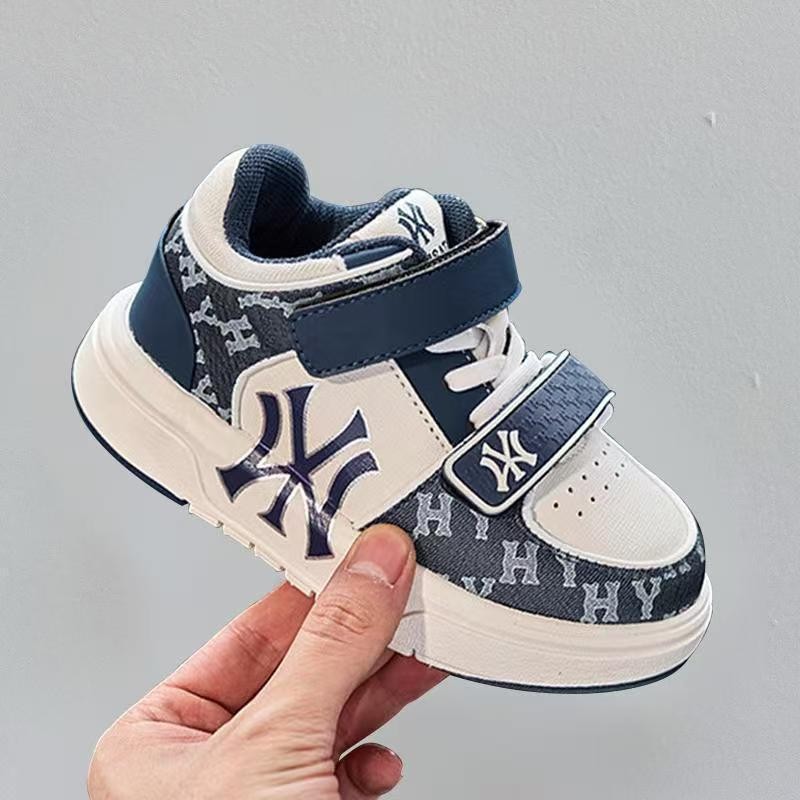 Demi-season lightweight children's casual footwear for boys