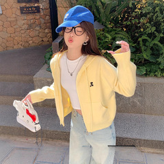 ニットカーディガン2025新作セーターコート春の女装初春の韓系の子供は帽子の上着を着ています。