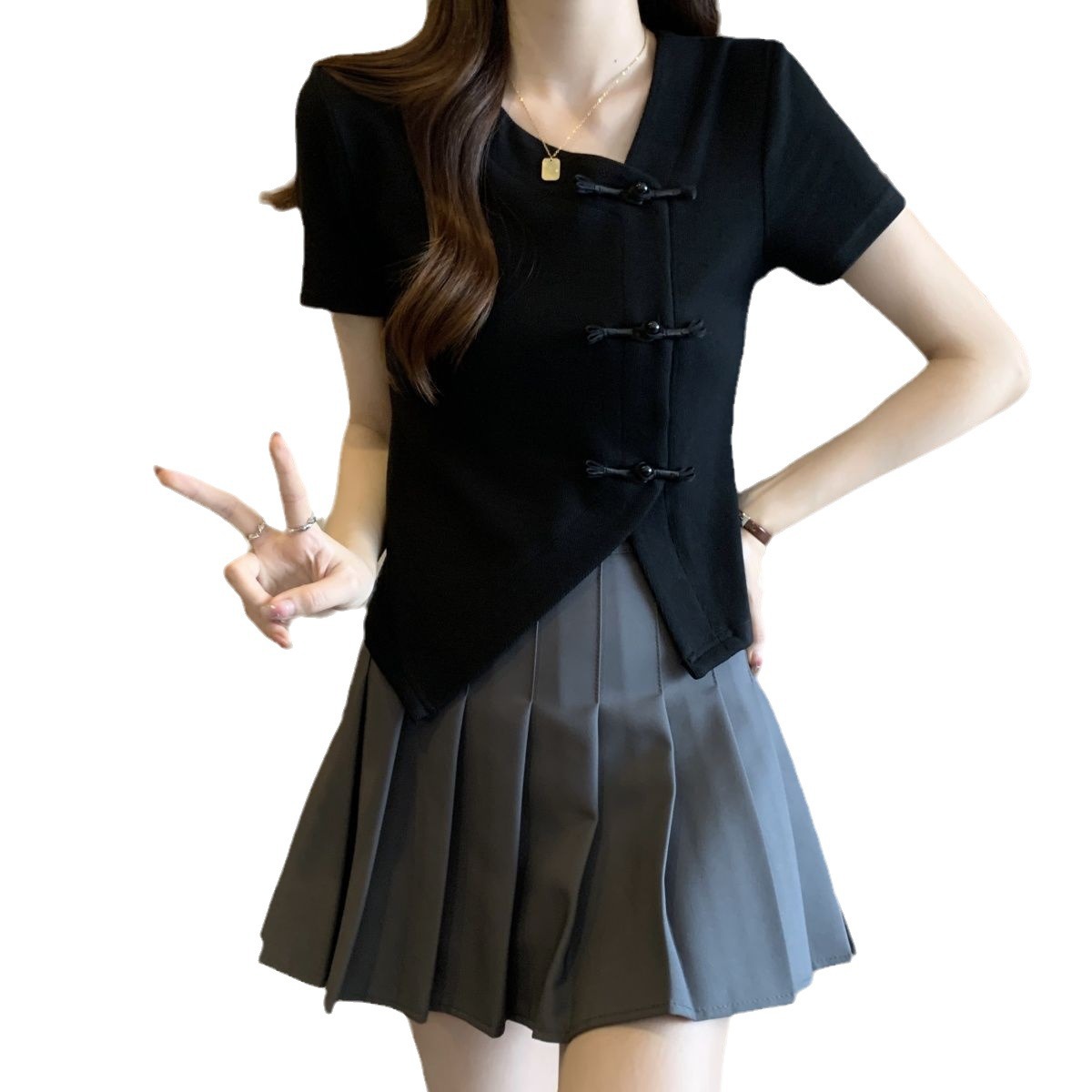 Nueva camiseta de manga corta con hebilla de disco de estilo chino irregular para mujer verano 2024 nuevo estilo delgado y delgado top de estilo nacional con cuello en V para mujer