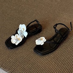 羊の皮の版 ~ 夏の新型の小さい香りの風は指の方の頭のツバキの花の1字を現してサンダルの女性の平底の冷たいスリッパを持ちます。