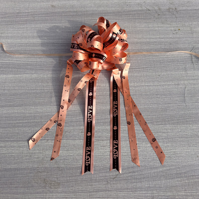 Navidad, víspera de Navidad, manzanas, manzanas, embalaje de regalos de boda, arco de boda, flores de mano, decoración del coche de boda