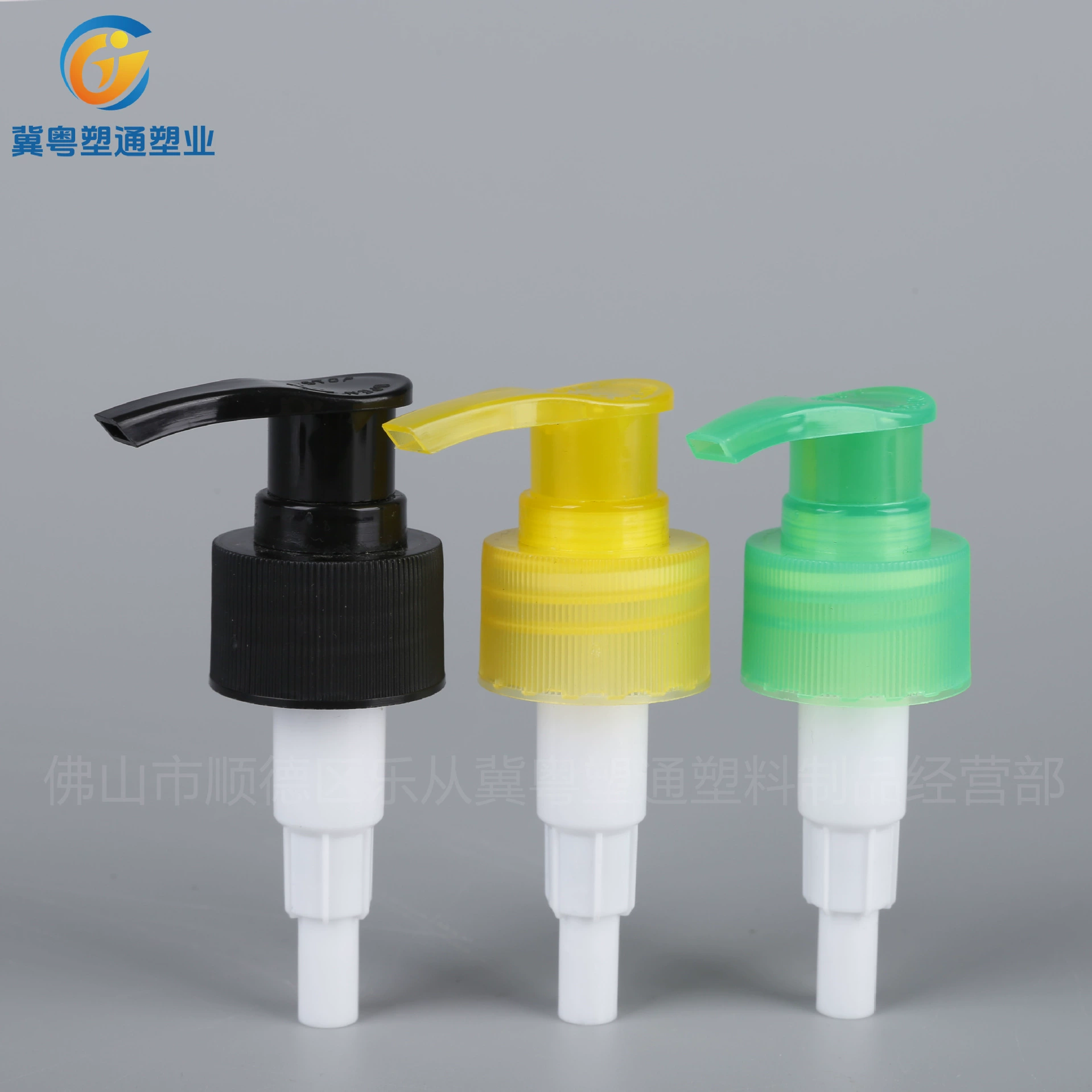 В наличии 28-портовая насосная головка с пресс-поворотным механизмом, утолщенная желтая насосная головка для лосьона, пластиковая упаковка, универсальная поставка для бутылок с жидкостью.