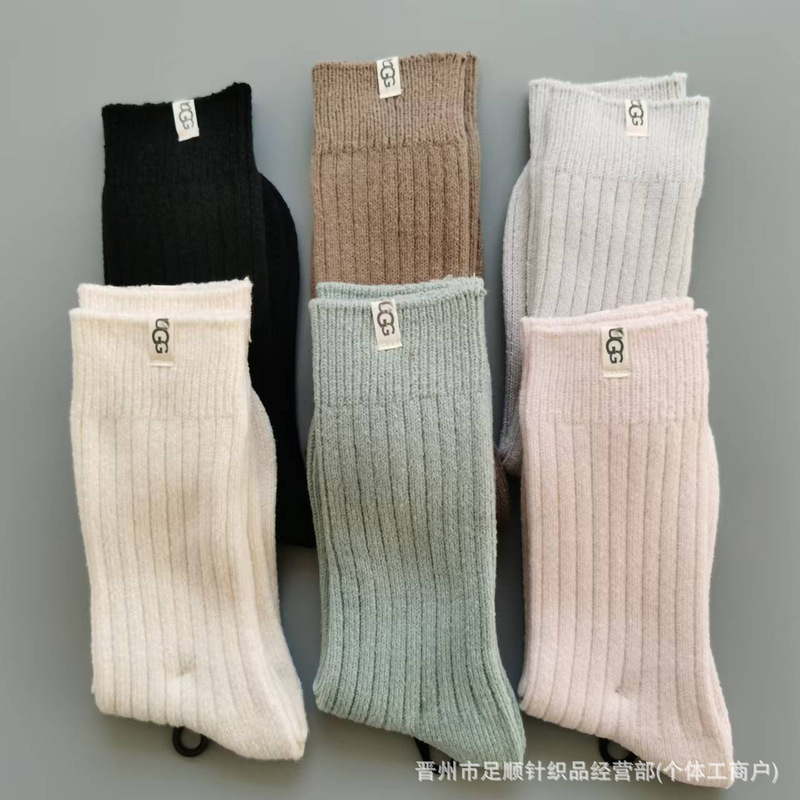 New Style Women's Chenille Mid-Calf Socks, Warm and Fashionable, Autumn and Winter Solid Color with Fabric Label, Versatile Wholesale One Piece