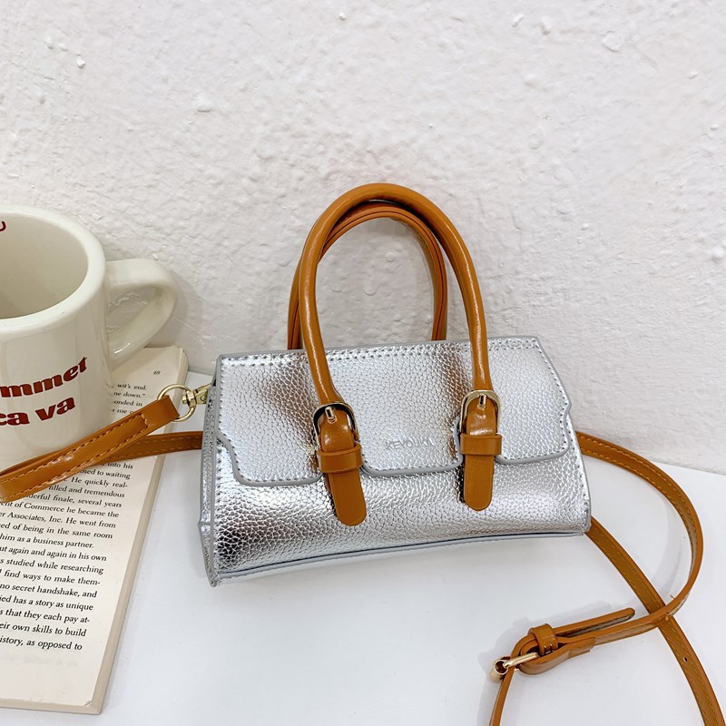 2025 nuevo bolso para niños de comercio exterior, bolso de niña popular de moda coreana, bolso de mensajero para bebé de color sólido de estilo extranjero