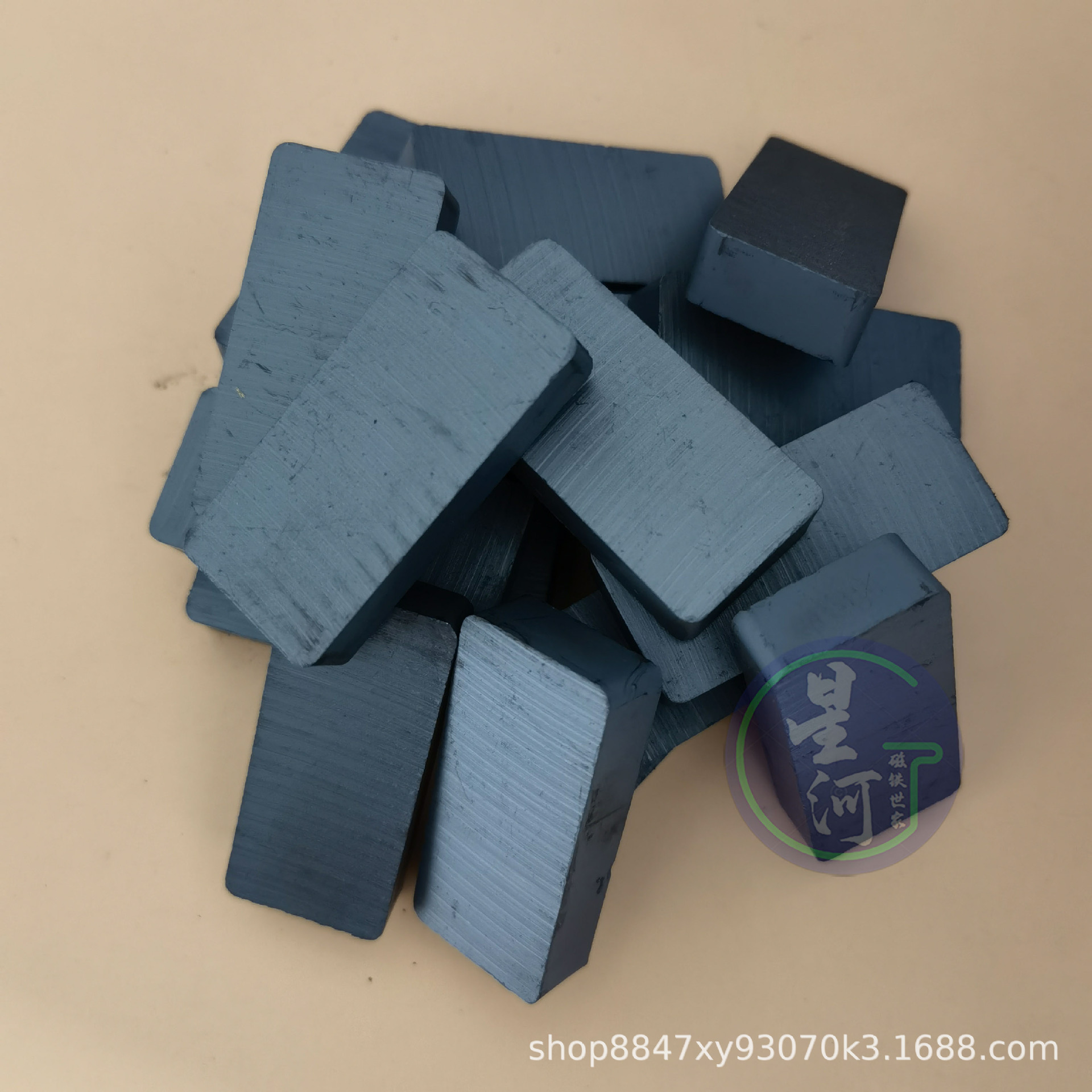 【免费拿样】工厂现货F48*22*10铁氧体强力双面磁黑色磁铁