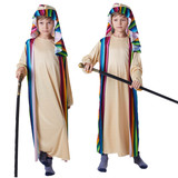 Рождественский священник Преподобный Цезарь Великая драма, потому что Детская дева Мэри исполняет Мэри, исполняет одежду