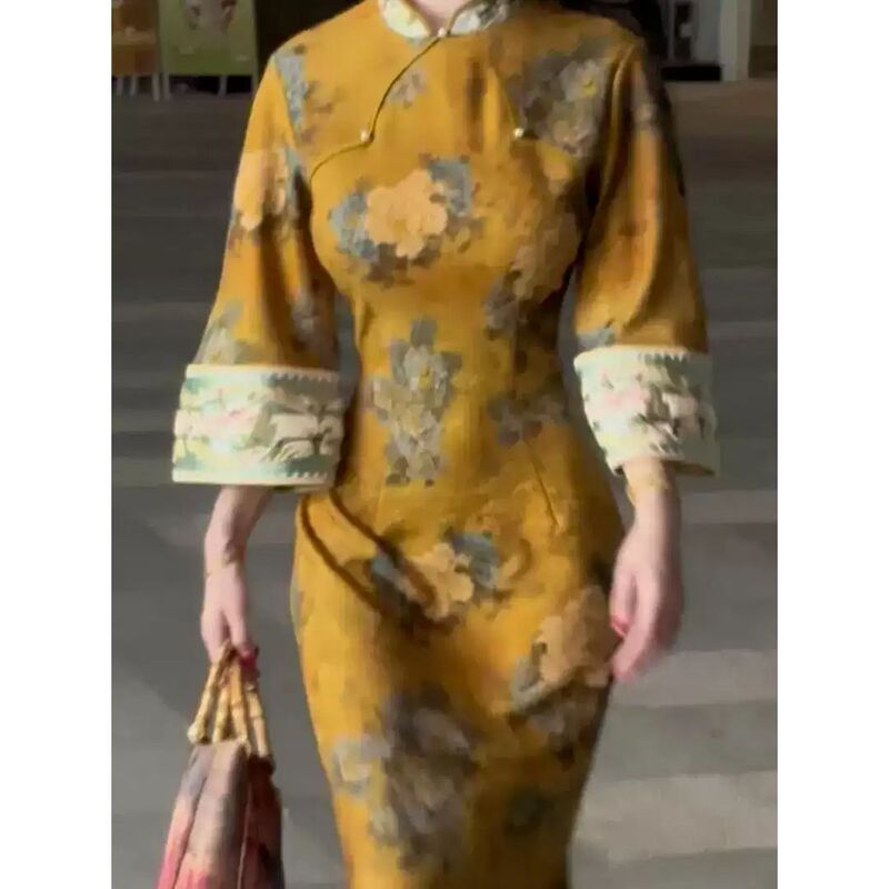 New autumn and winter knitted jacquard embroidered nightgown-style cheongsam with wide sleeves, yellow, and a modernized dress design for women, elegant and graceful New autumn and winter knitted jacquard embroidered nightgown-style cheongsam with wide sleeves, yellow, and a modernized dress design for women, elegant and graceful